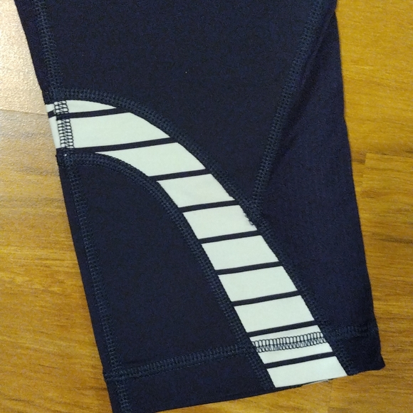 Lululemon cropped leggings - Picture 2 of 13